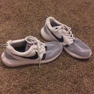 Nike roshes